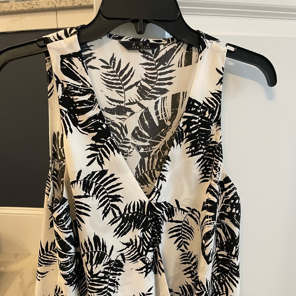 Zoa white and black top. Size S
